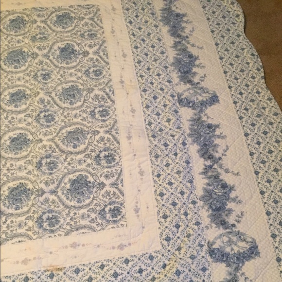 Vintage Blue & White Quilt - Picture 2 of 6